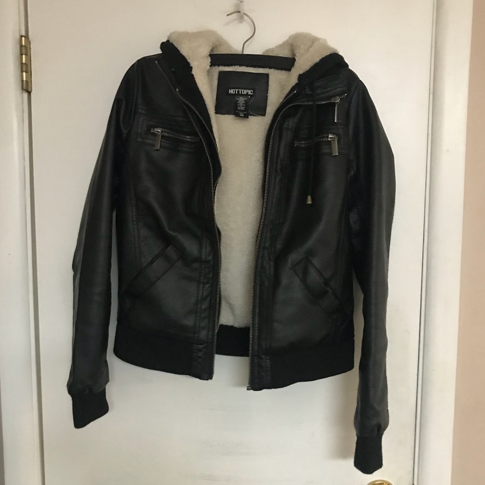 Hot Topic | Cute warm leather jacket size s